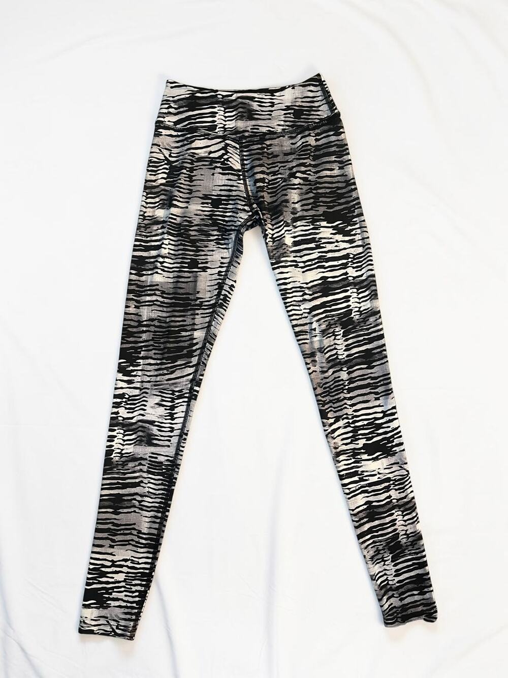 Beyond Yoga Animal Print Leggings Black White Full Length High Waist Size XS